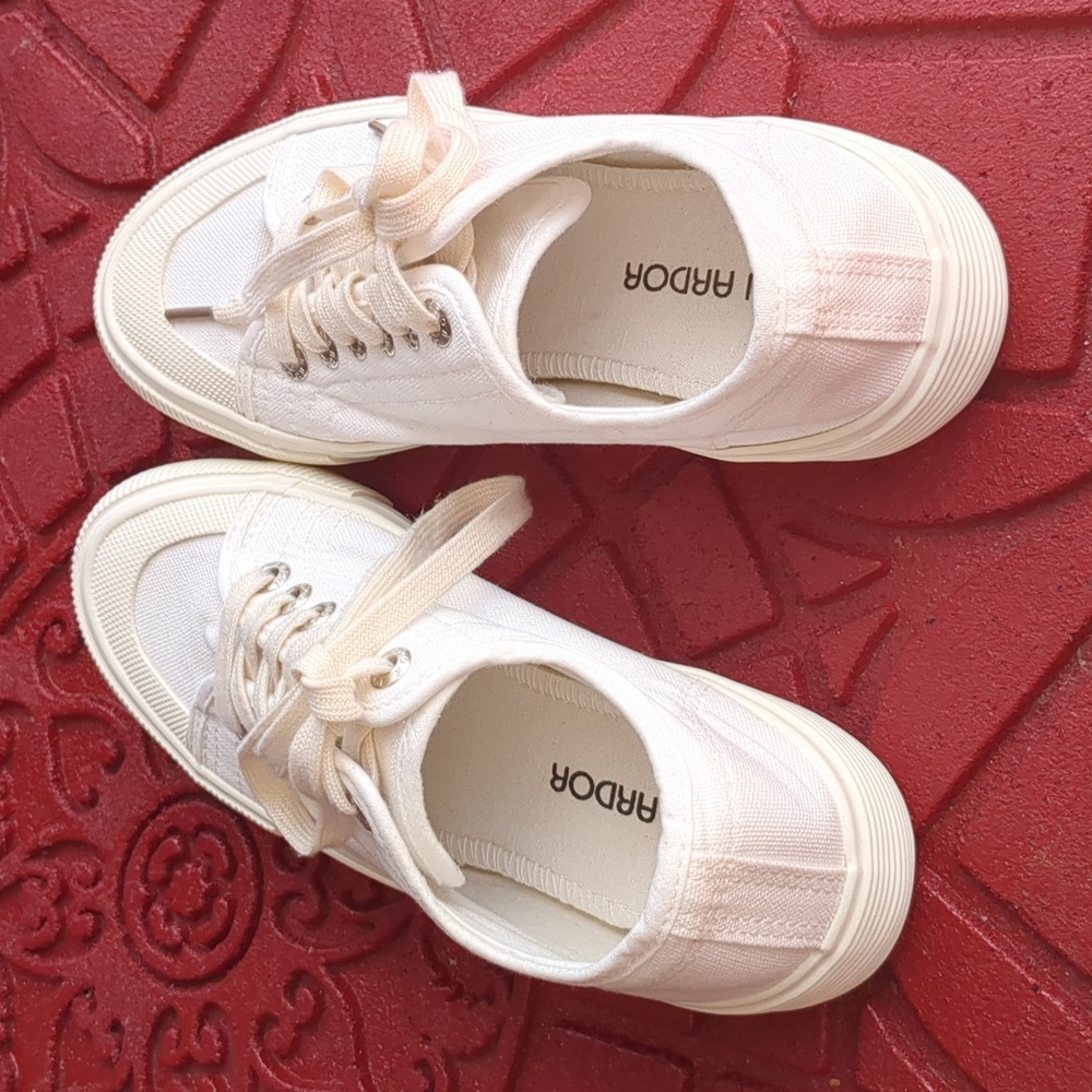 Jeen Ardor Women's size 8 white canvas fashion low-top sneakers - Picture 4 of 15